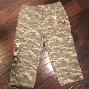 St. John’s Bay capris